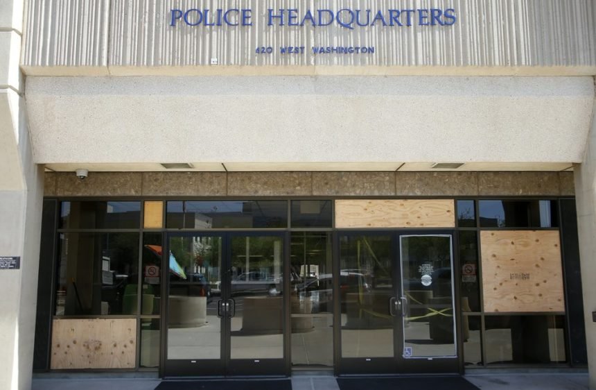 phoenix police headquarters AP