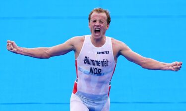 Norway's Kristian Blummenfelt celebrates winning the Men's Triathlon