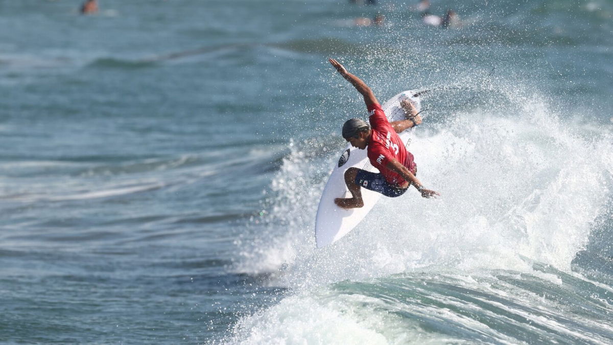 Men's surfing kicks off with exciting first round