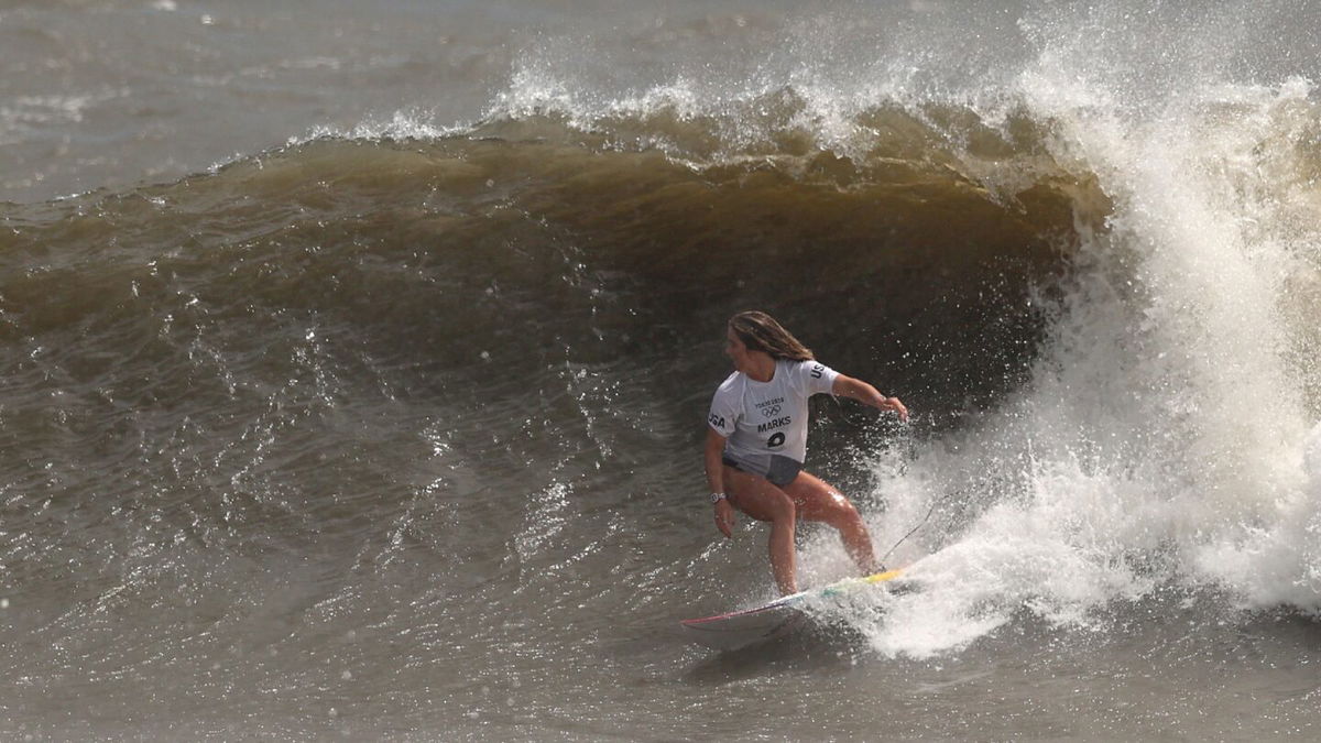 Team USA's Marks and Moore advance in surfing quarterfinal