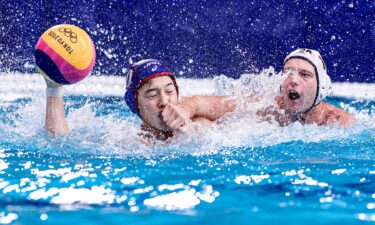 U.S. men edge Japan in thrilling water polo opener