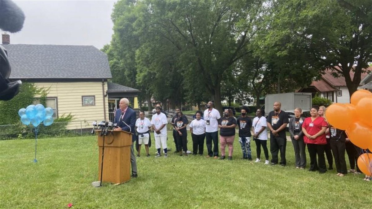 <i>WDJT</i><br/>The city of Milwaukee launched a community mobilization project to get more people in underserved communities vaccinated.
