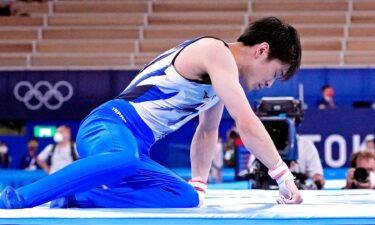 Uchimura falls off high bar