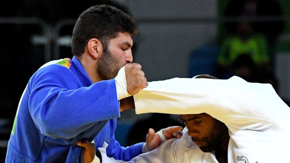 An Israeli judoka competing against a French judoka at Rio 2016