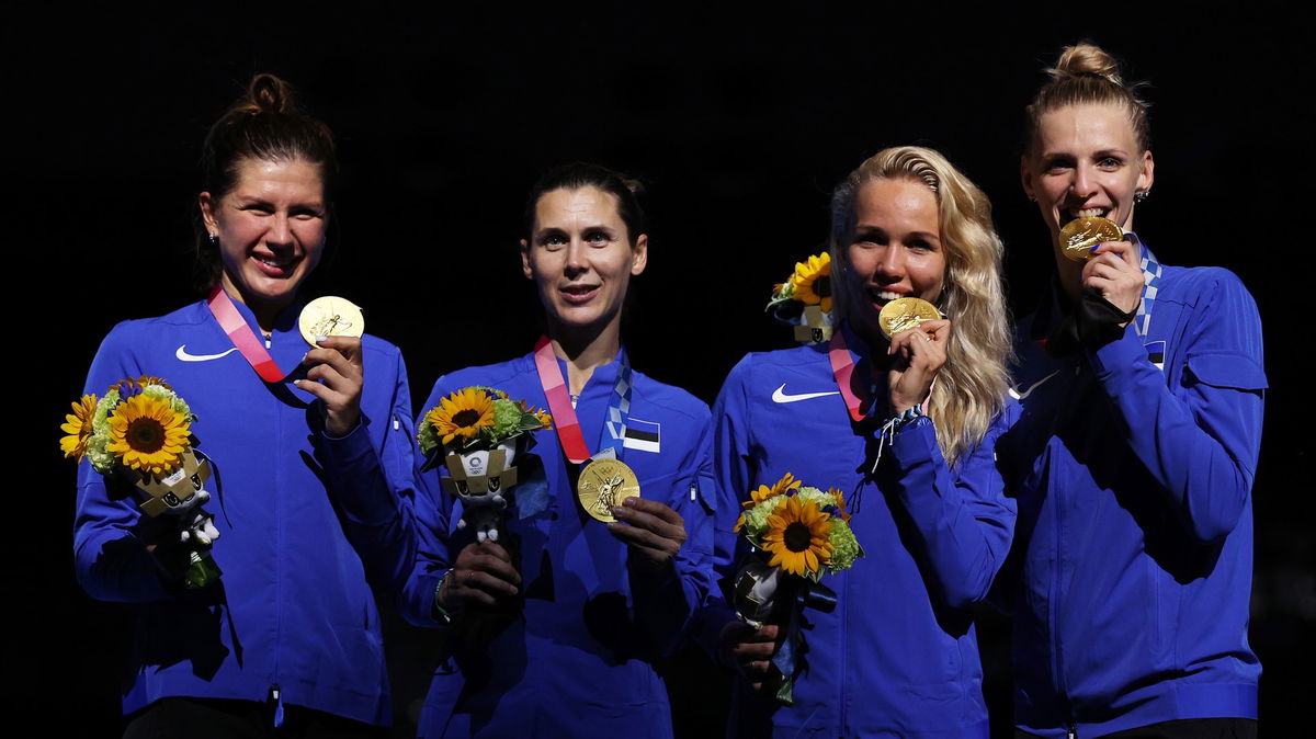 (L-R) Gold medalists Julia Beljajeva