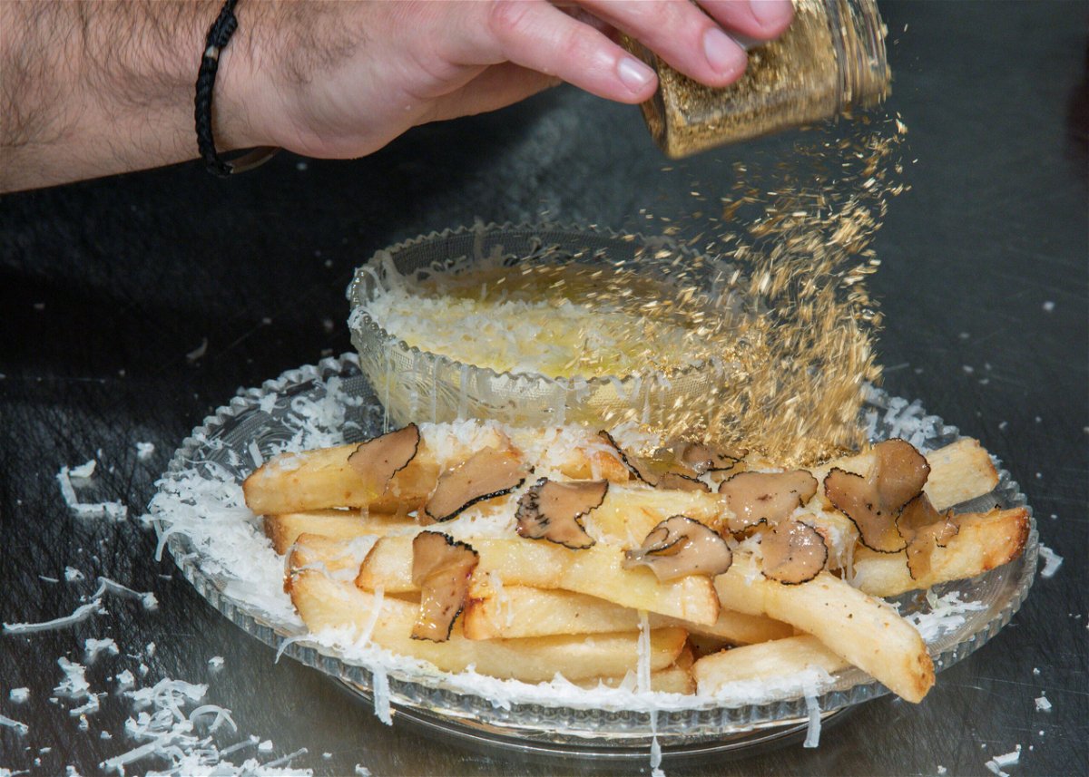 <i>Eduardo Munoz/Reuters</i><br/>Chef Frederick Schoen-Kiewert applies 23-carat edible gold dust on top. as he prepares The Creme de la Creme Pommes Frites