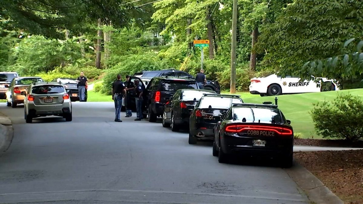 <i>WGCL</i><br/>Cobb County police converged on the Pinetree Country Club in Kennesaw
