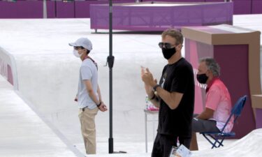 Tony Hawk cheers on Austrian women's skateboarder