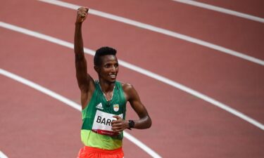 Barega upsets Cheptegei for 10K gold