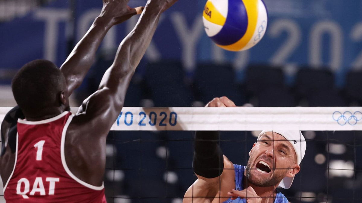 USA's Gibb/Bourne fall to 2-1