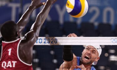 USA's Gibb/Bourne fall to 2-1