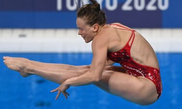 U.S. divers Palmer and Hernandez advance to medal round