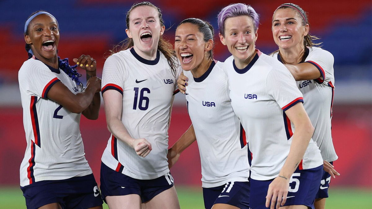 Rapinoe penalty sends USWNT to semis