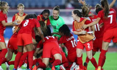 Labbé plays hero as Canada advances in shootout