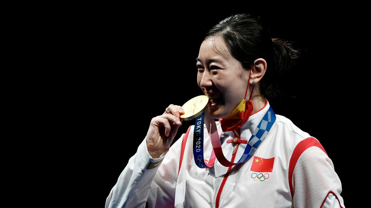 China's Sun Yiwen wins fencing gold in dramatic fashion