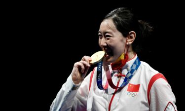 China's Sun Yiwen wins fencing gold in dramatic fashion