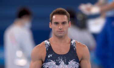 Sam Mikulak sticks 14.533 vault in all-around final