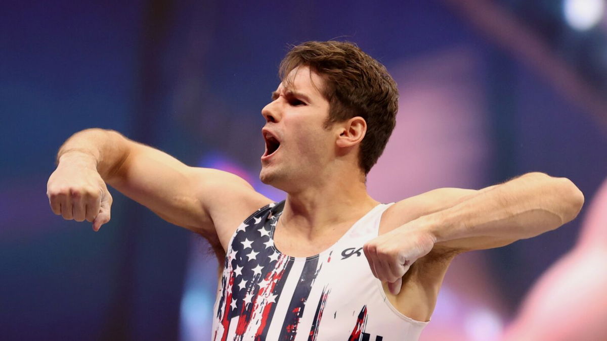 Specialist Alec Yoder hits stellar pommel horse routine