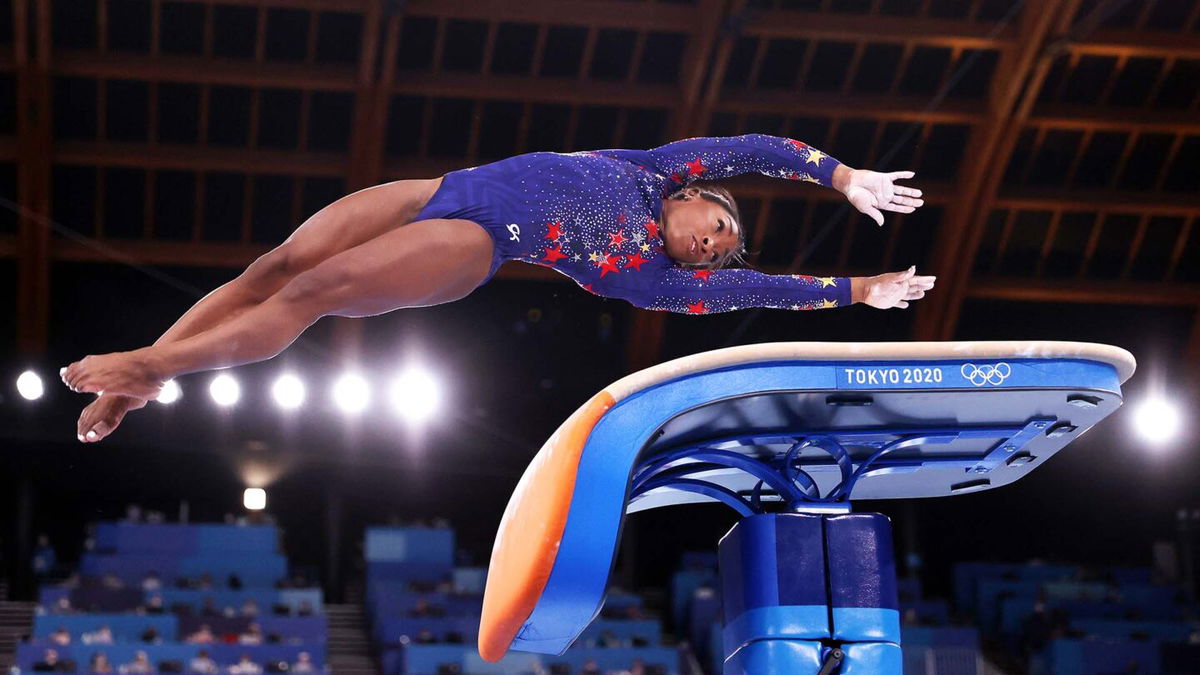 Simone Biles posts a 15.183 in vault