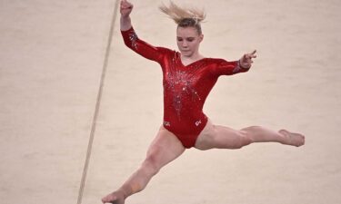 Jade Carey performs top-3 floor routine in qualification