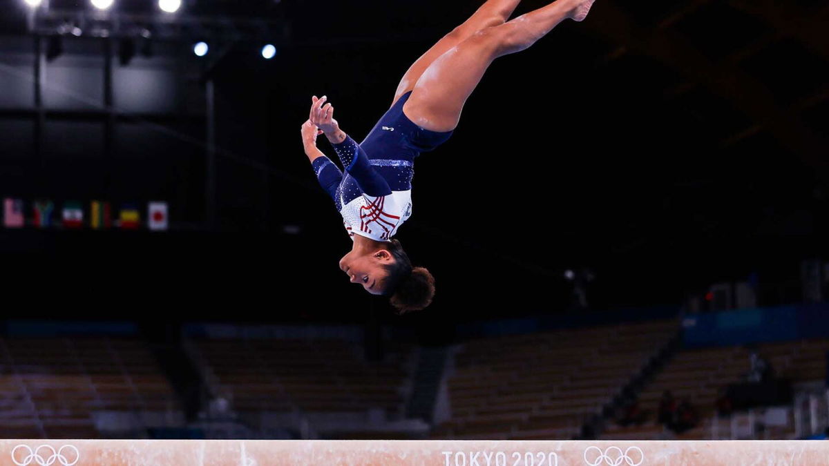 Suni Lee saves beam routine to score 13.833 in all-around