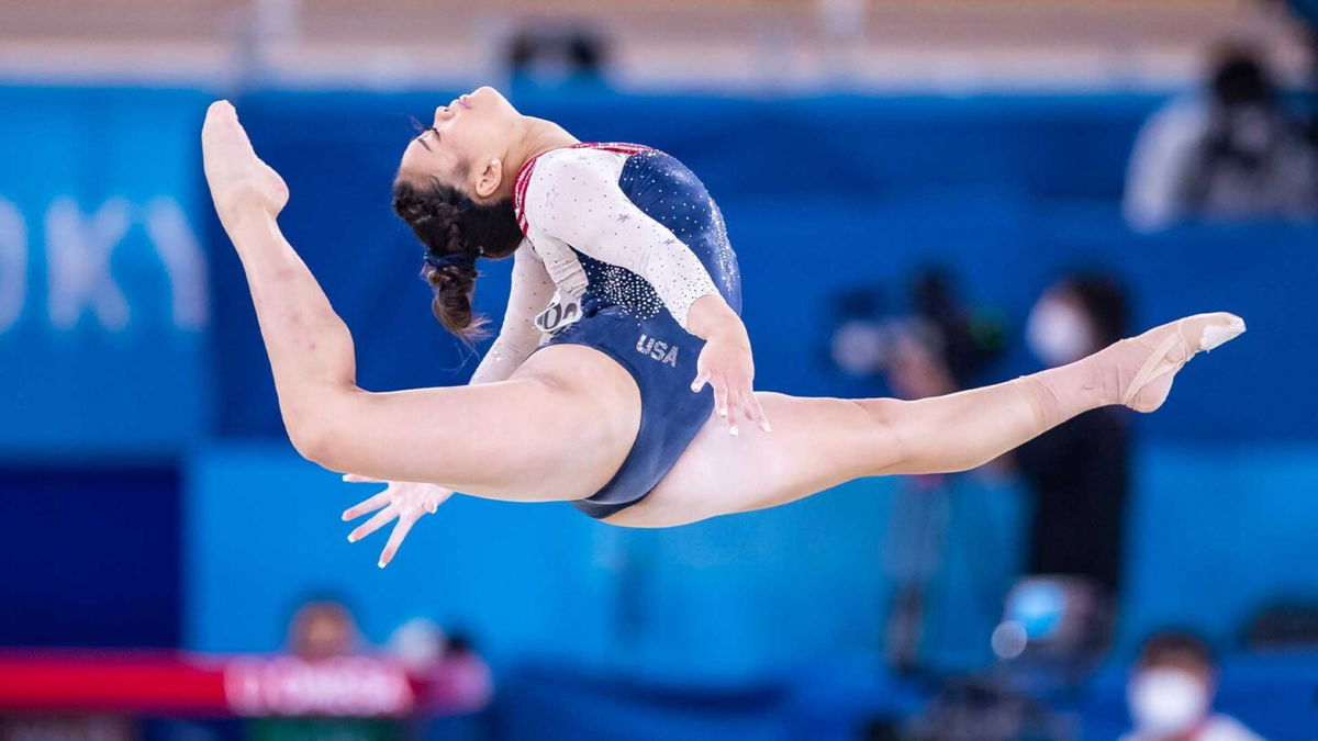 Suni Lee grows lead for all-around gold on floor