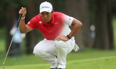 Hideki Matsuyama walks in Round 1 birdie putt