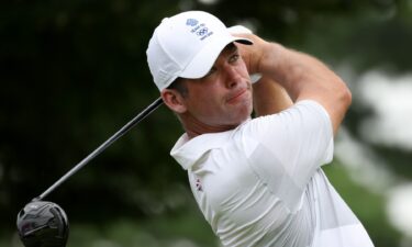 Paul Casey sinks long birdie putt