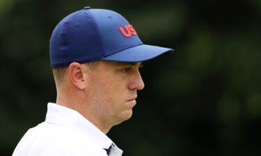 Justin Thomas sinks his first Olympic birdie