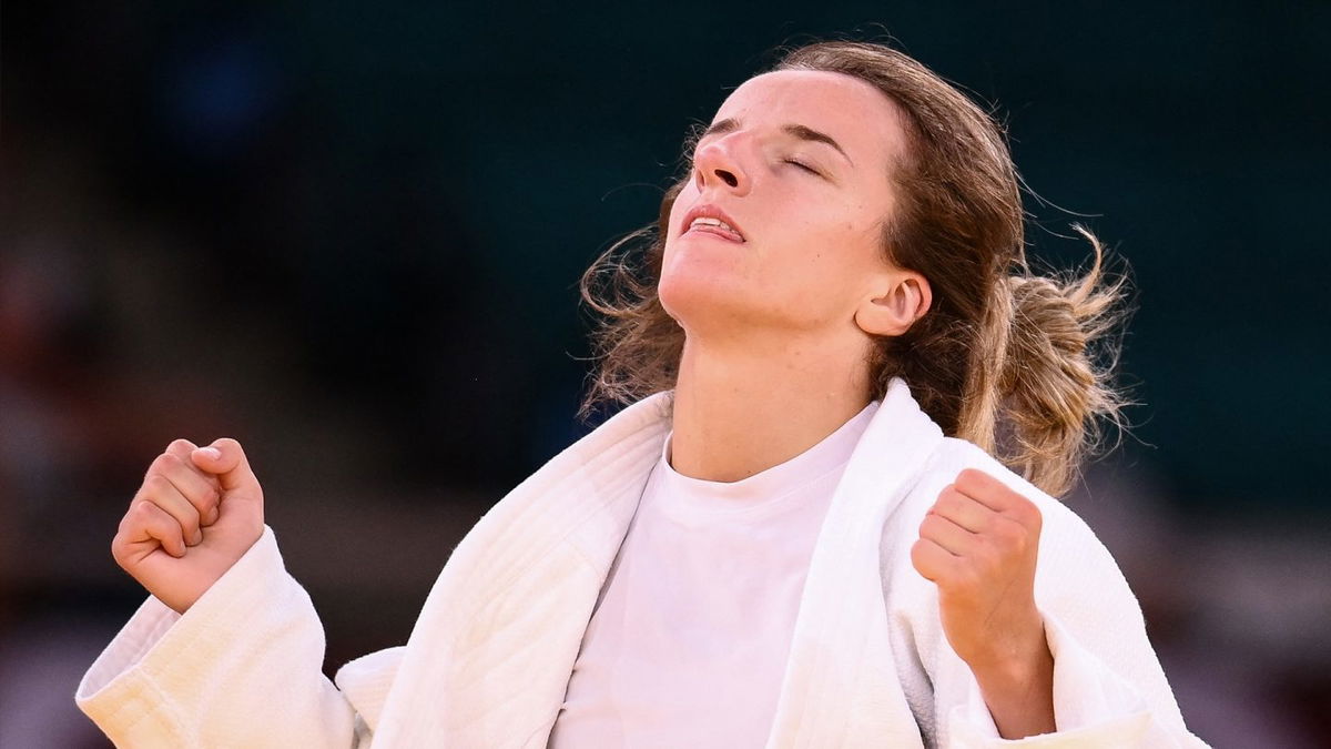 Kosovo's Distria Krasniqi beats Tonaki to win judo gold