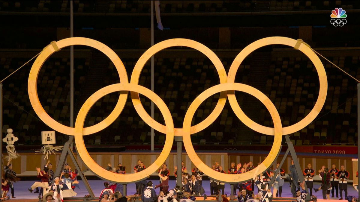 Japanese carpenters unveil Olympic Rings at Opening Ceremony