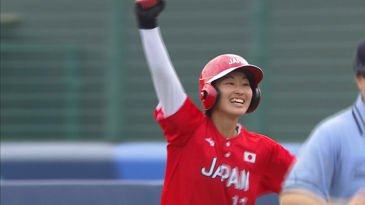 Japan's Atsumi Mana slaps walk-off RBI against Mexico