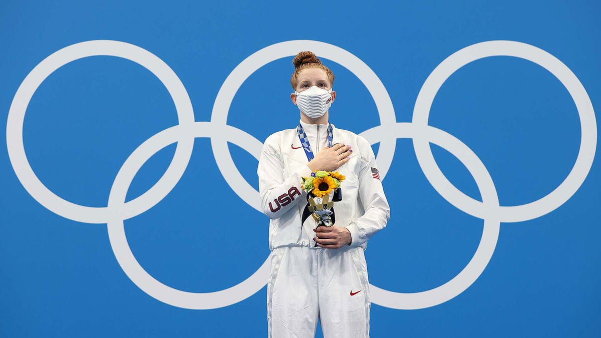 Tearful parents sing anthem as Lydia Jacoby gets gold medal