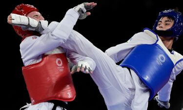 Ulugbek Rashitov upsets Bradly Sinden to win taekwondo gold