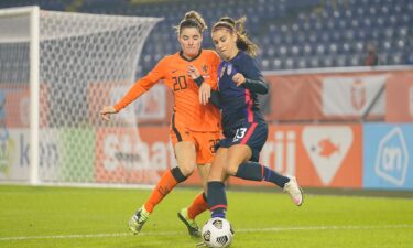 Alex Morgan and Dominique Janssen fight for a ball.