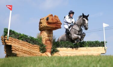 Oliver Townend competes in cross country