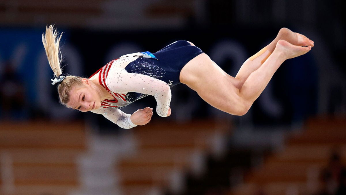 Jade Carey compete on floor exercise