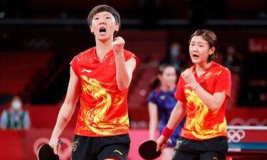 China's table tennis team celebrates