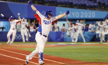 Defending gold medalist Korea walks off on DR with 3 in 9th