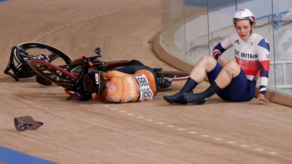 Van Riessen crashes out of quarterfinal in women's keirin