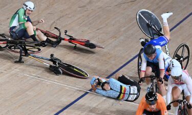 Two crashes take down nine riders in women's omnium race