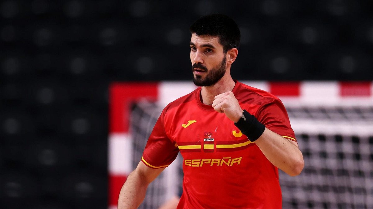 Spain holds off Sweden in men's handball thriller