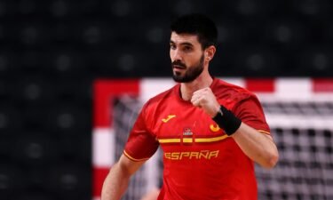 Spain holds off Sweden in men's handball thriller