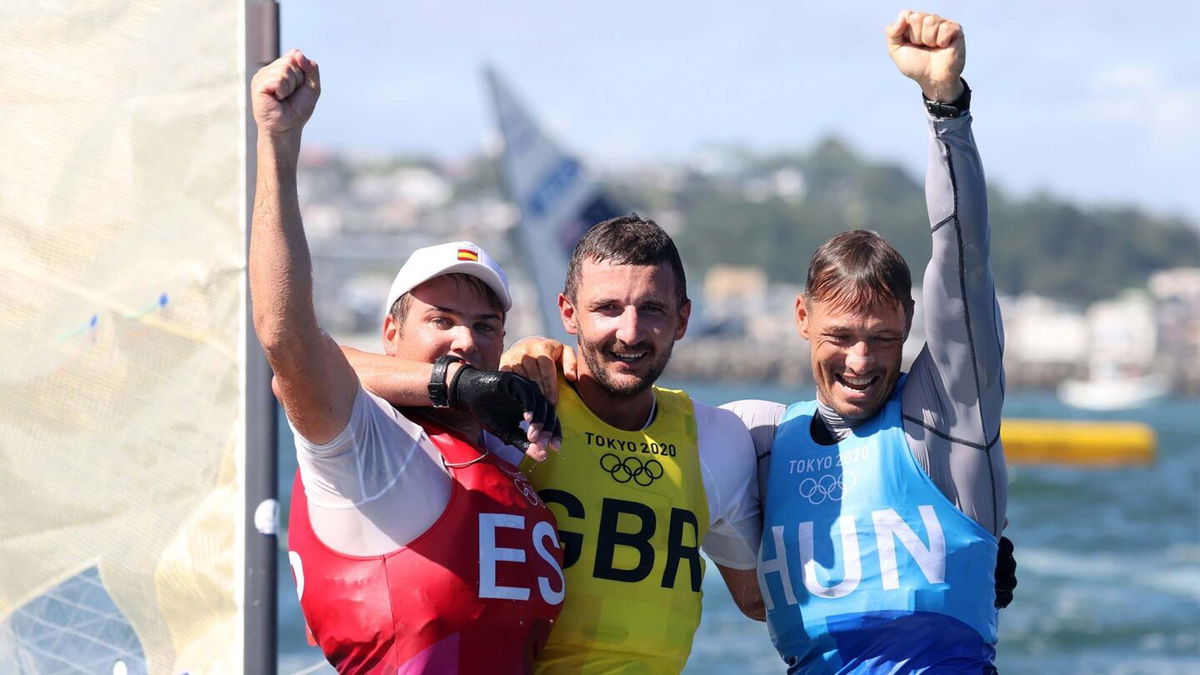 Scott bounces back from bad start to win gold in men's finn