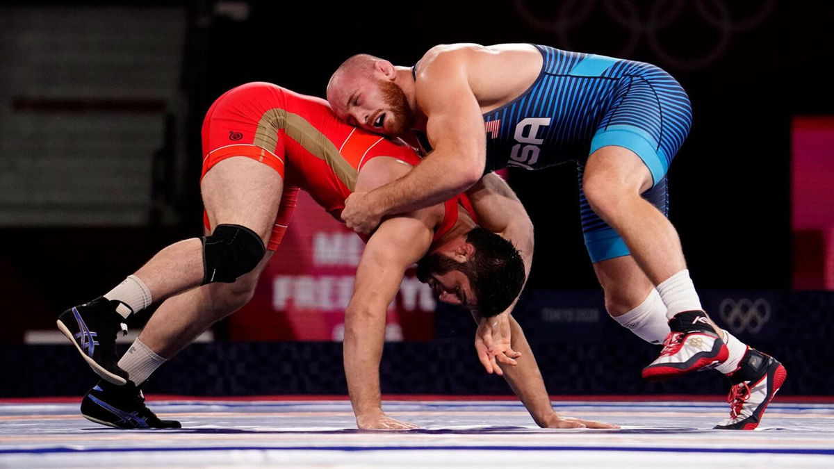 Sadulaev defeats Snyder to win men's 97kg gold medal