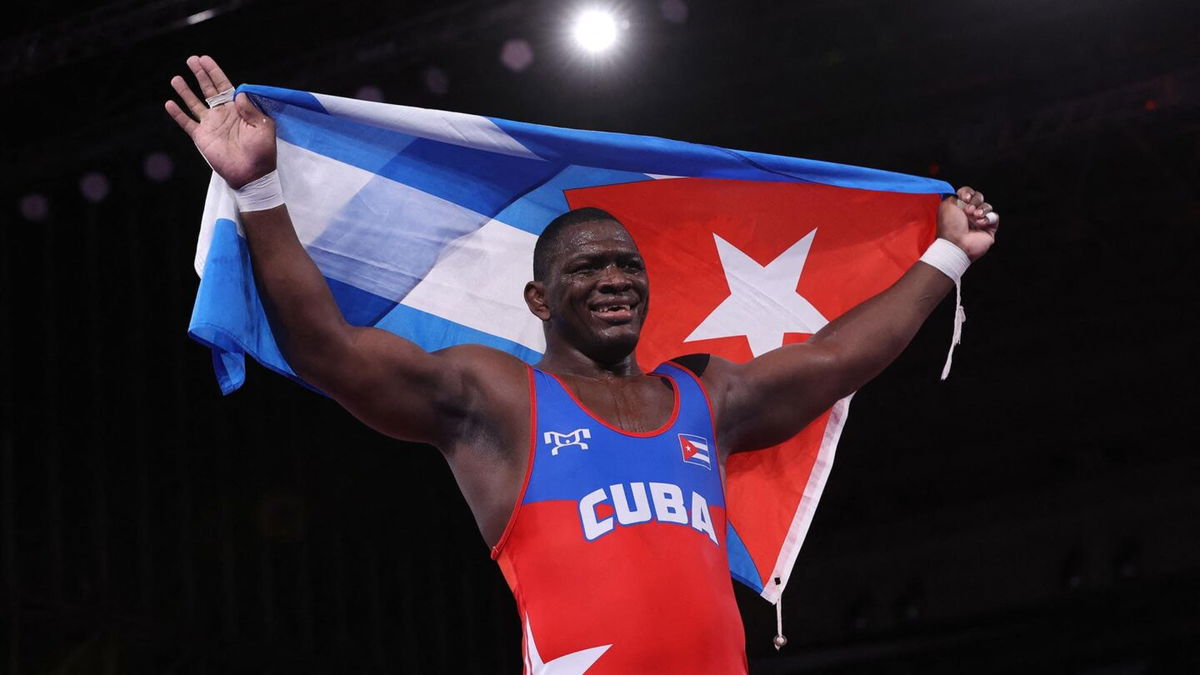 Nunez sweeps Kajaia 5-0 to win gold in greco-roman 130kg