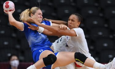 ROC left back Vladlena Bobrovnikova tries to fend off a challenge from French pivot Beatrice Edwige