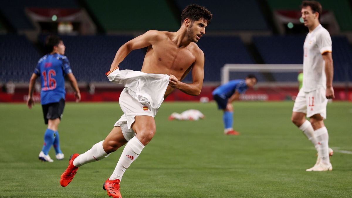 Marco Asensio celebrates his goal against Japan in the men's soccer semifinal.