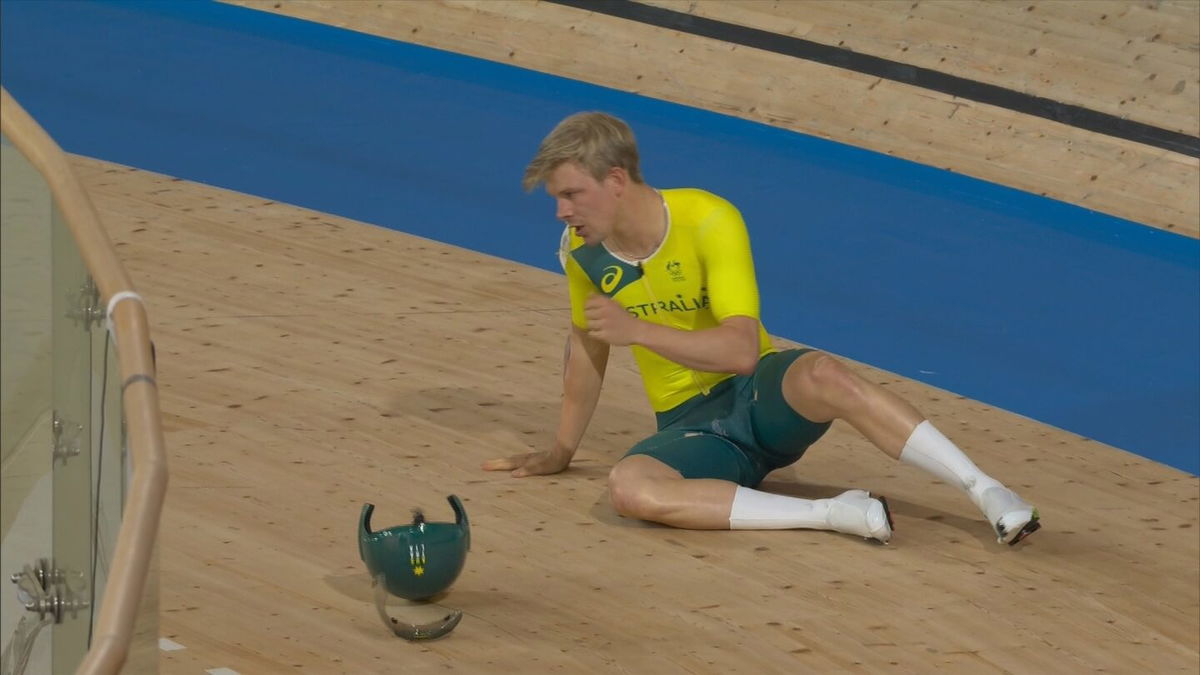 Handlebar snap causes crash on indoor cycling track