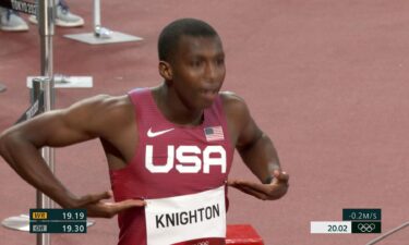 Erriyon Knighton takes 200m semi